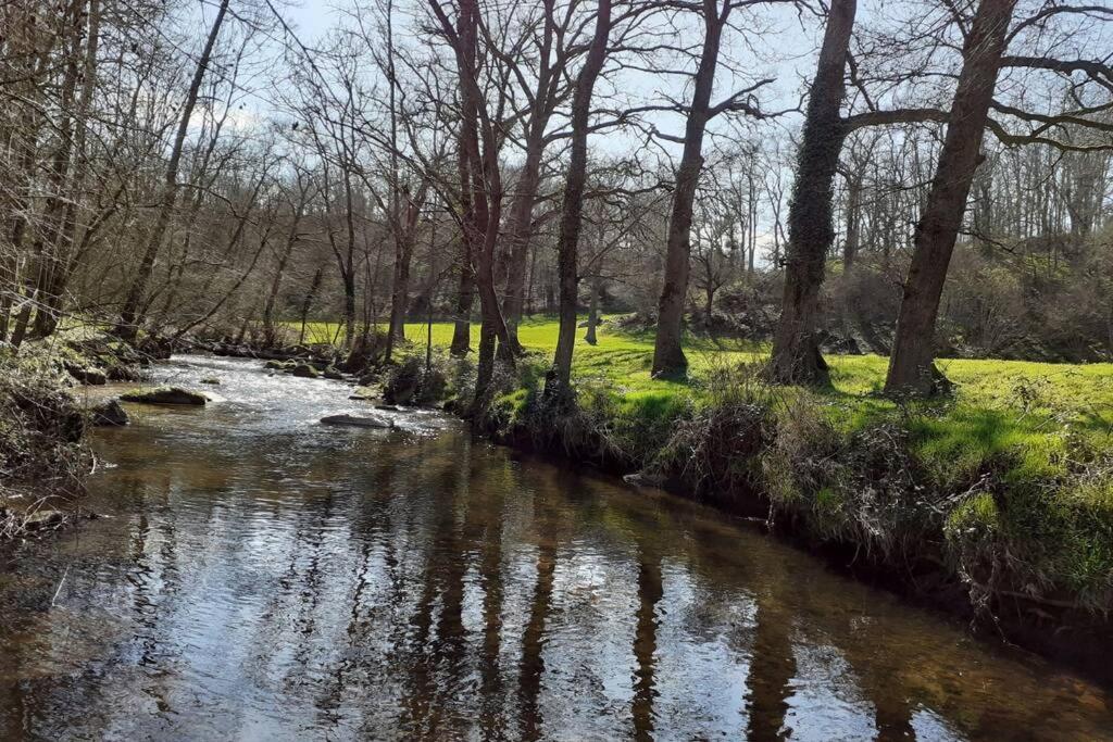 Magnifique Moulin Au Bord D'une Riviere, Calme Absolu, Piano * Doyet