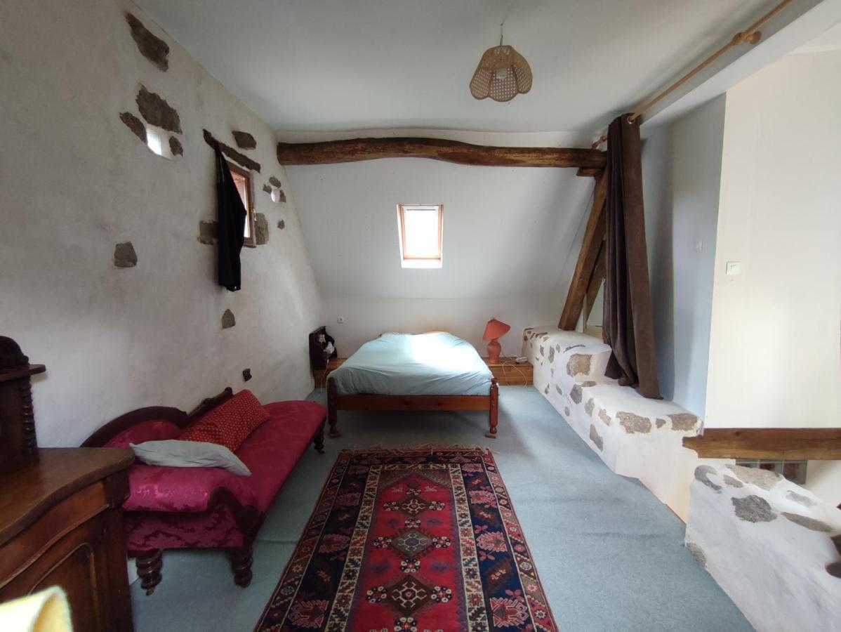 Holiday home Magnifique Moulin Au Bord D'une Riviere, Calme Absolu, Piano Doyet