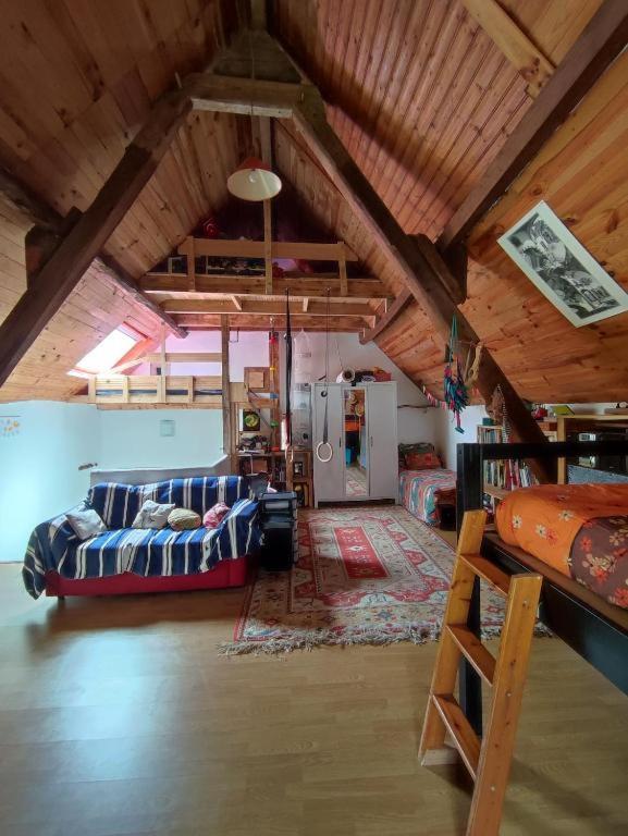 Magnifique Moulin Au Bord D'une Riviere, Calme Absolu, Piano Holiday home